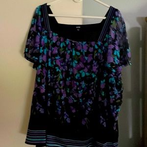 Black blouse with blue and purple flowers, ahort sleeve